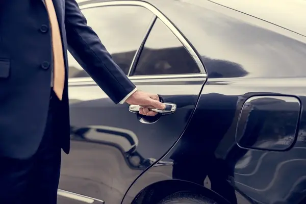 reliable and punctual limo service